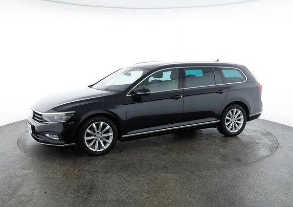 Volkswagen Passat cena 129945 przebieg: 132512, rok produkcji 2020 z Sejny małe 781